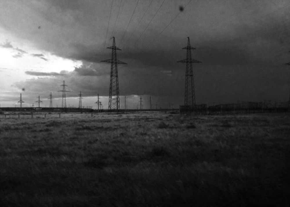 Двое в поезде.