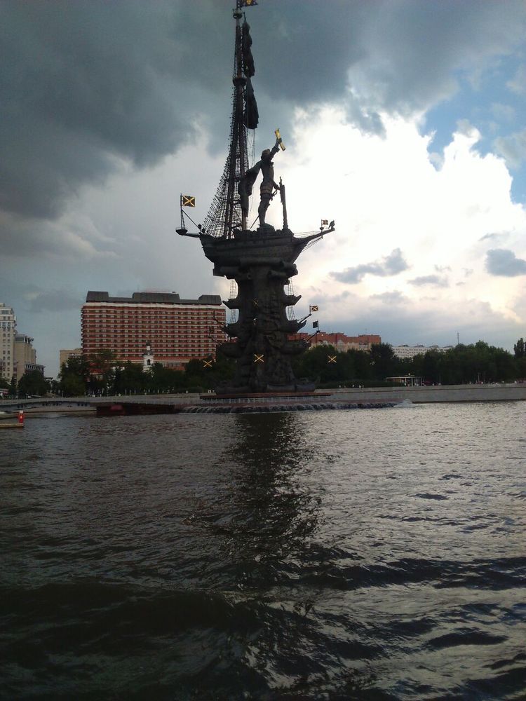 Памятник «В ознаменование 300-летия российского флота»