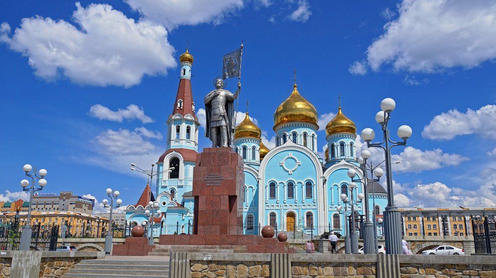 Казанский кафедральный собор и памятник Александру Невскому