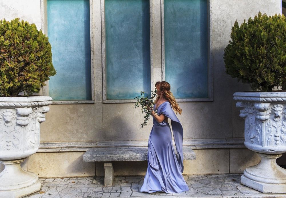 Девушка с оливковой ветвью