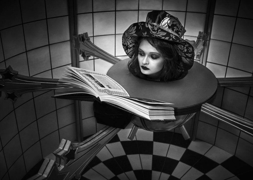 Club of science fiction of a name of Professor Dowell...