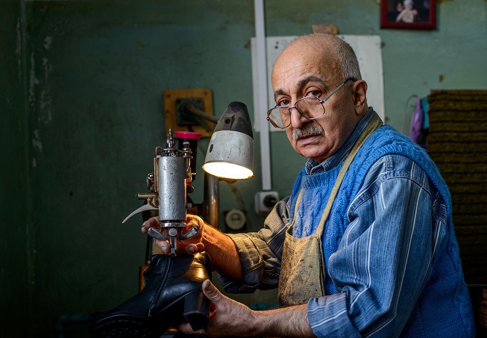 Сапожных дел мастер...