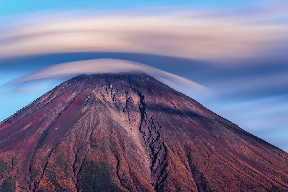 Birth of lenticular clouds
