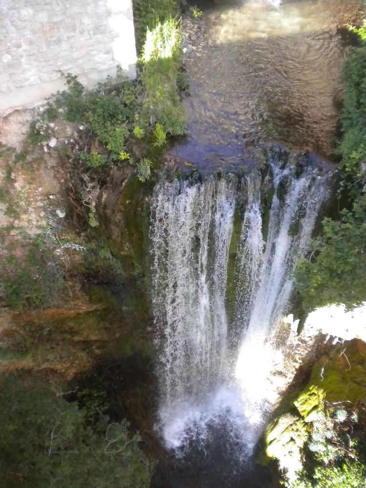Водопад в Moustiers Sainte Marie