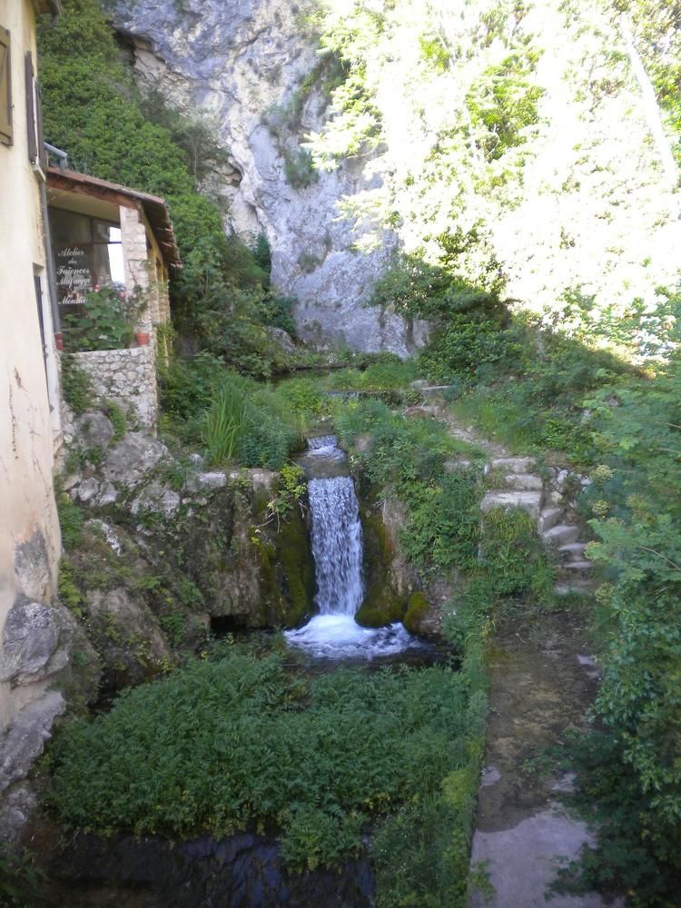 Водопад в Moustiers Sainte Marie