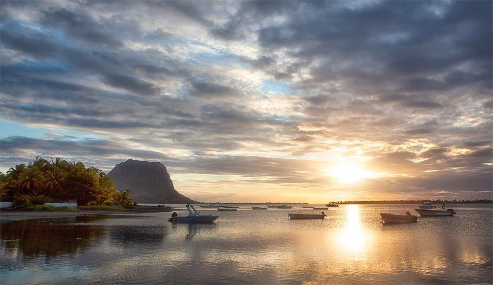 Закат с видом на Ле Морн.
