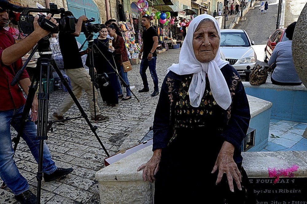 БЕЛЫЙ  ПЛАТОК .