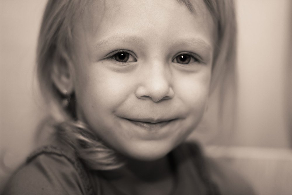 прочитай по глазам