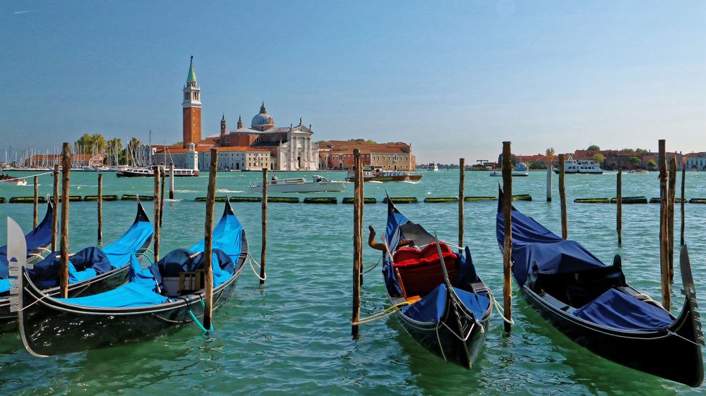 Гондолы на отдыхе.