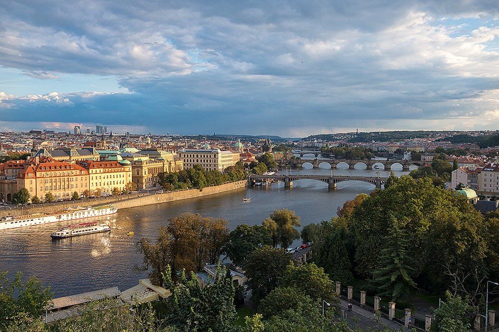 Вечер приходит в Прагу
