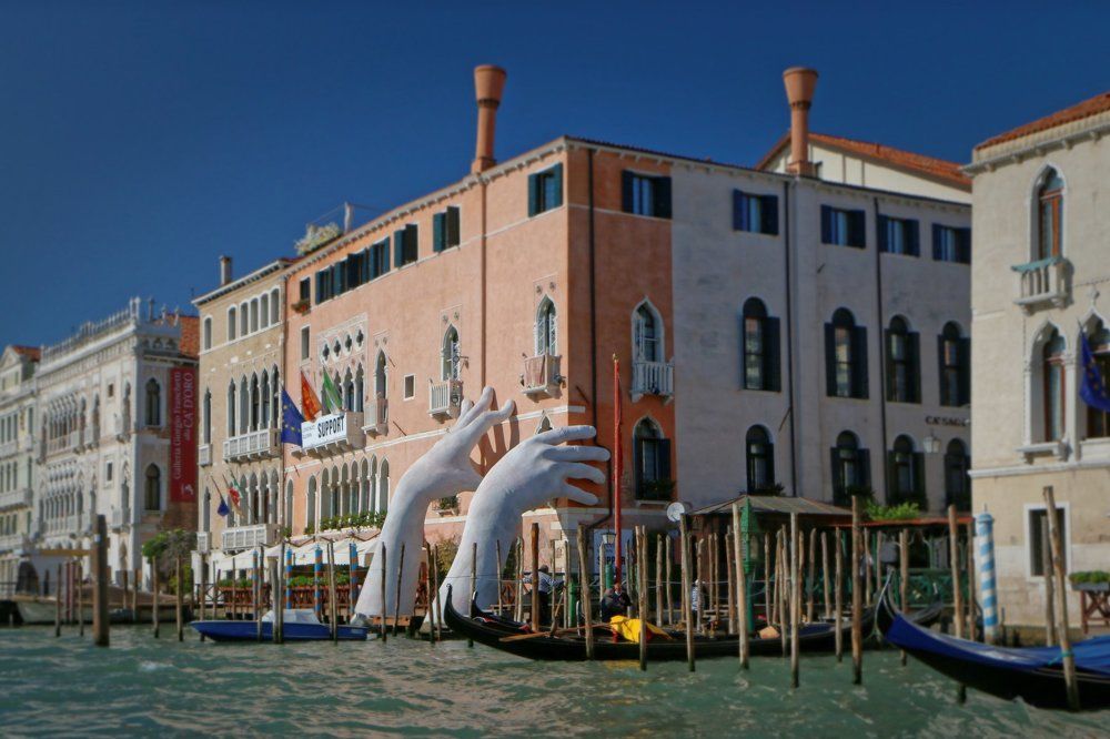 Скульптура "Поддержка"