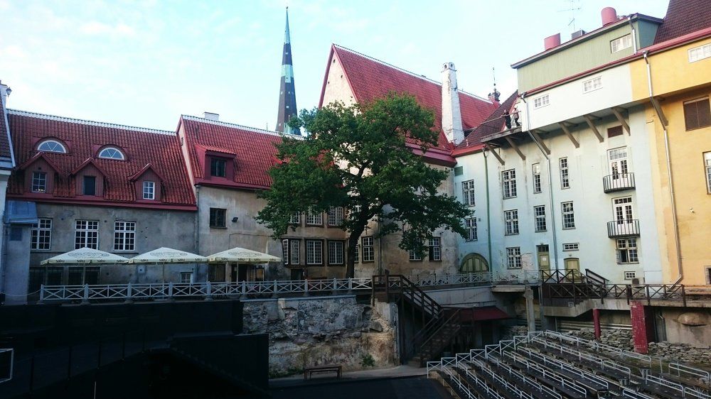 Двор старого города