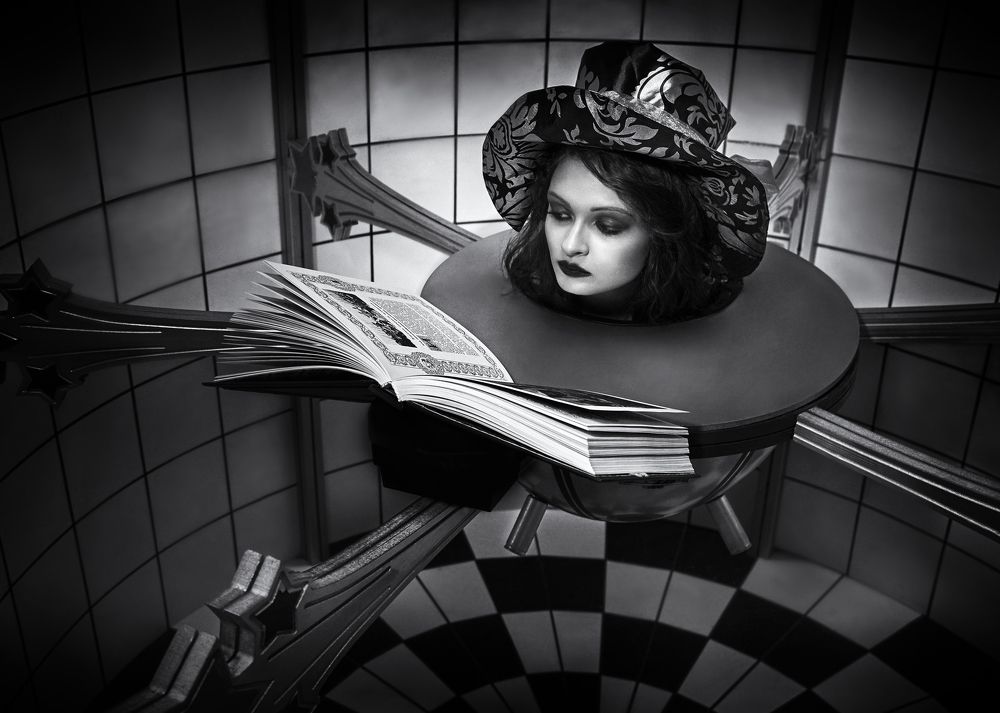 Club of science fiction of a name of Professor Dowell...