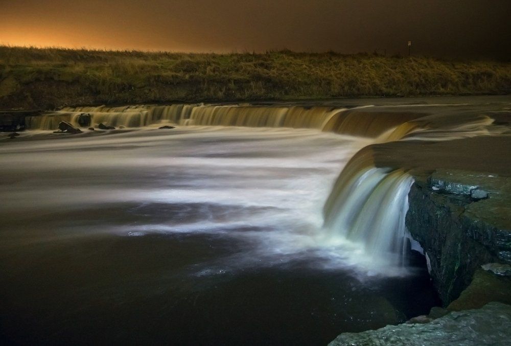 Ночной водопад
