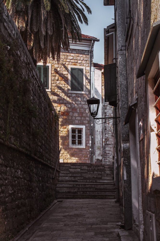 Прогулка по уютным и старинные улочкам Herceg Novi