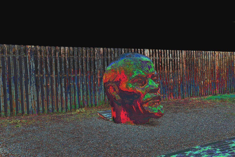 "Ленин и теперь живее всех живых?"