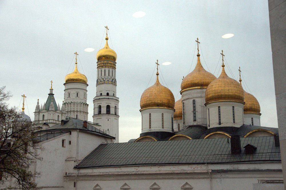 НЛО над куполами Кремля