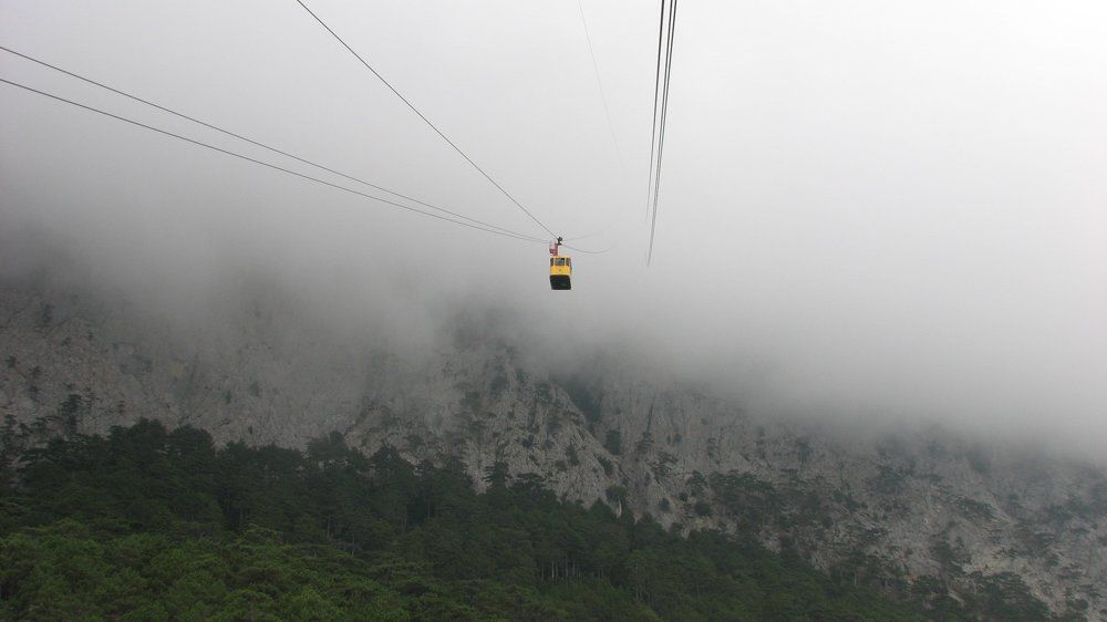 под облаками