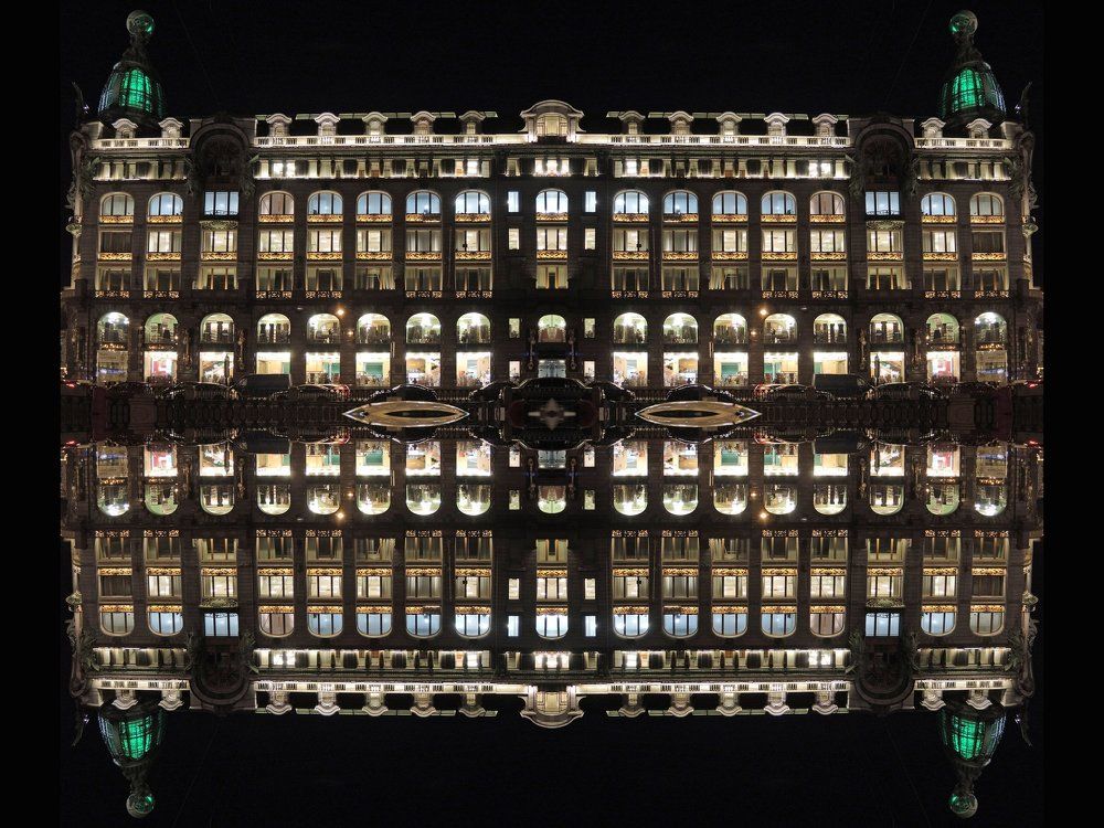 "Матрица" Дома Зингера. Санкт-Петербург. Серия-Отражение