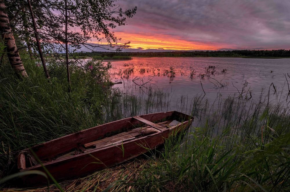 закат над озером