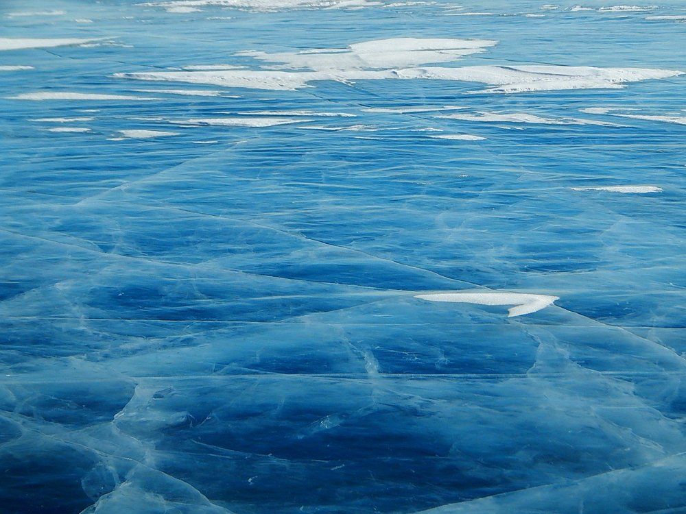 Небесная синева на ледовых просторах