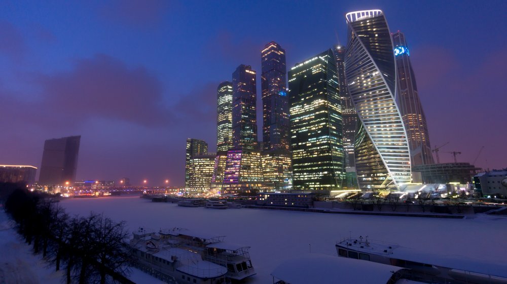 Зима под светом города.