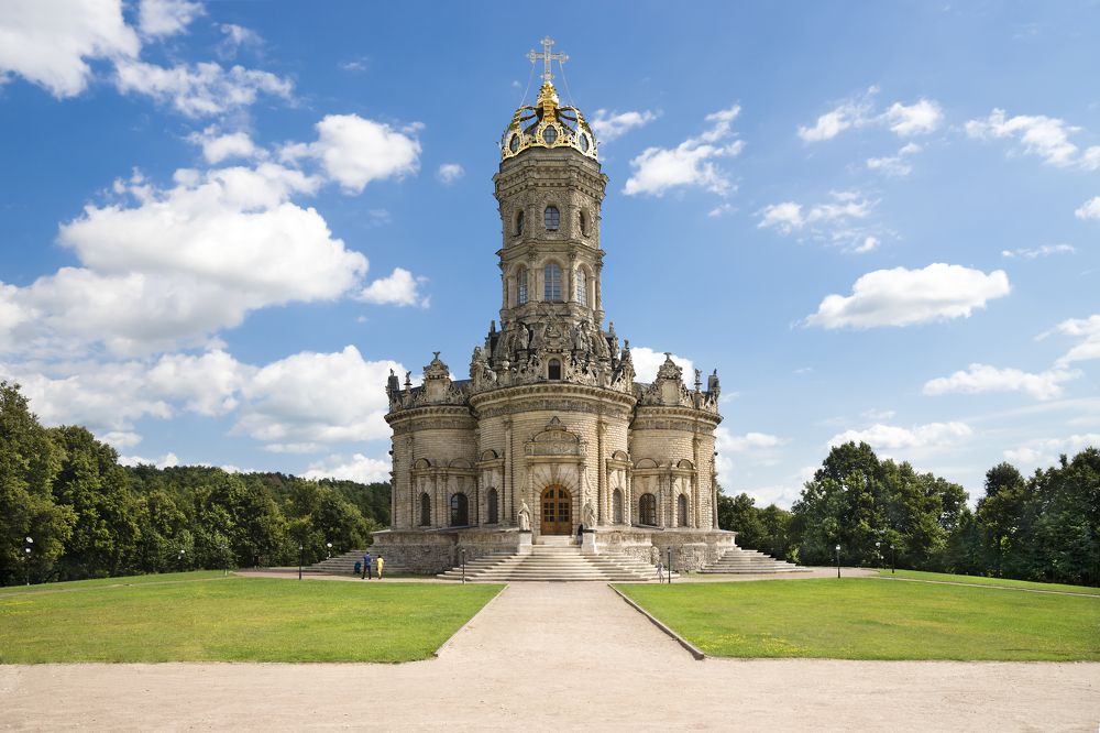 Россия. Церковь Знамения Пресвятой Богородицы в городе Подольск Московской области.