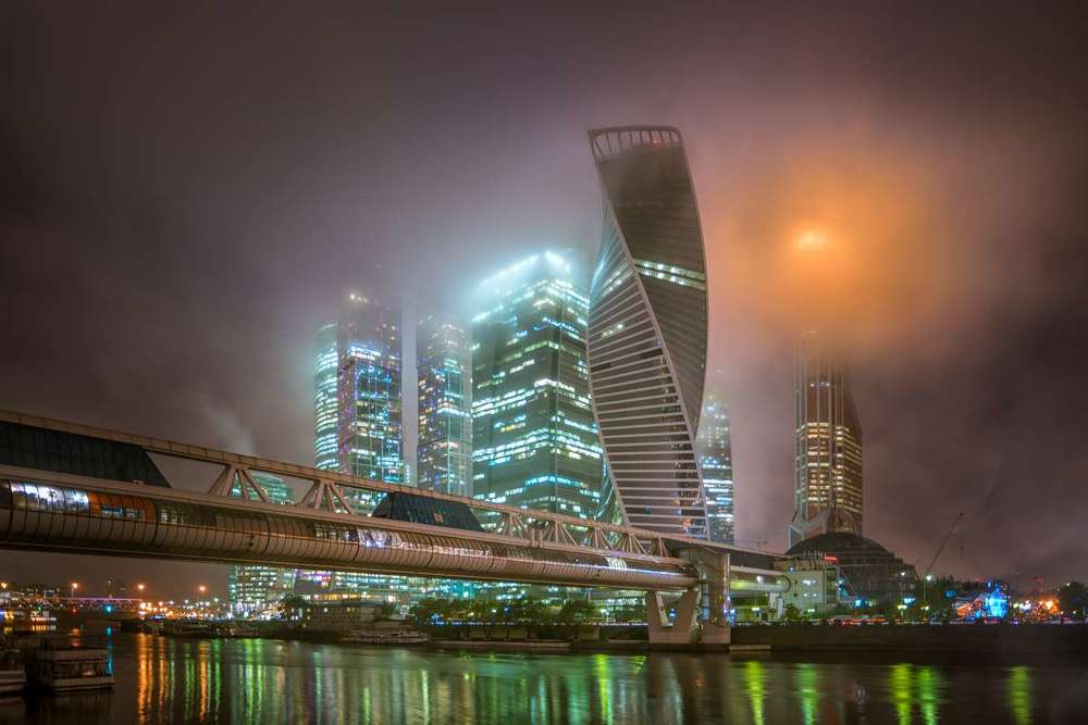 Москва-сити в туман и при низкой облачности
