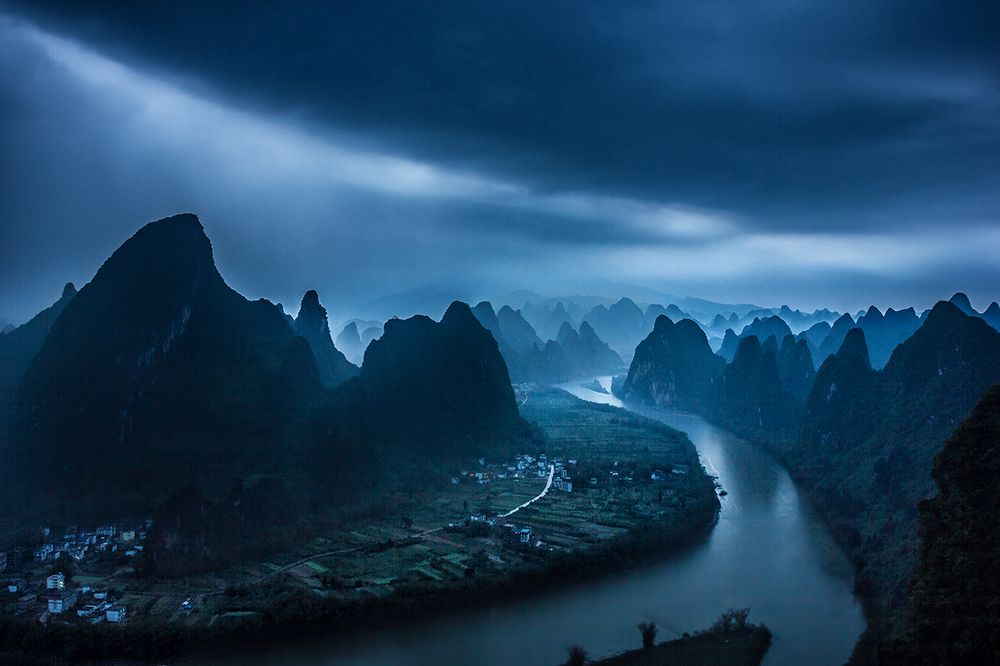 Дождь над рекой