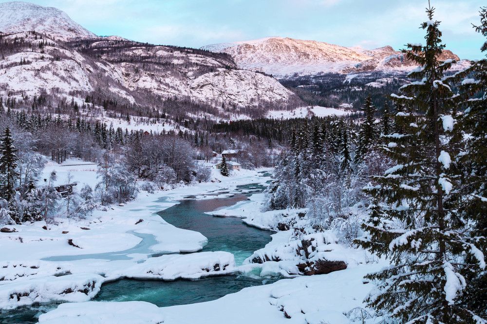 Норвегия , горная река