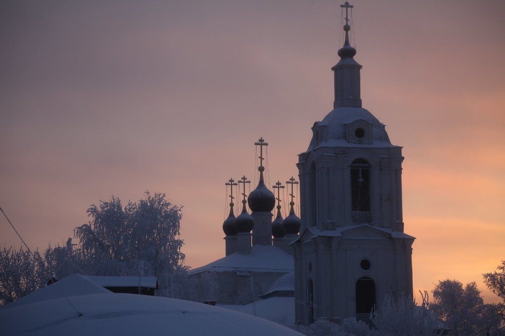 Спас "За Верхом". Зимний рассвет