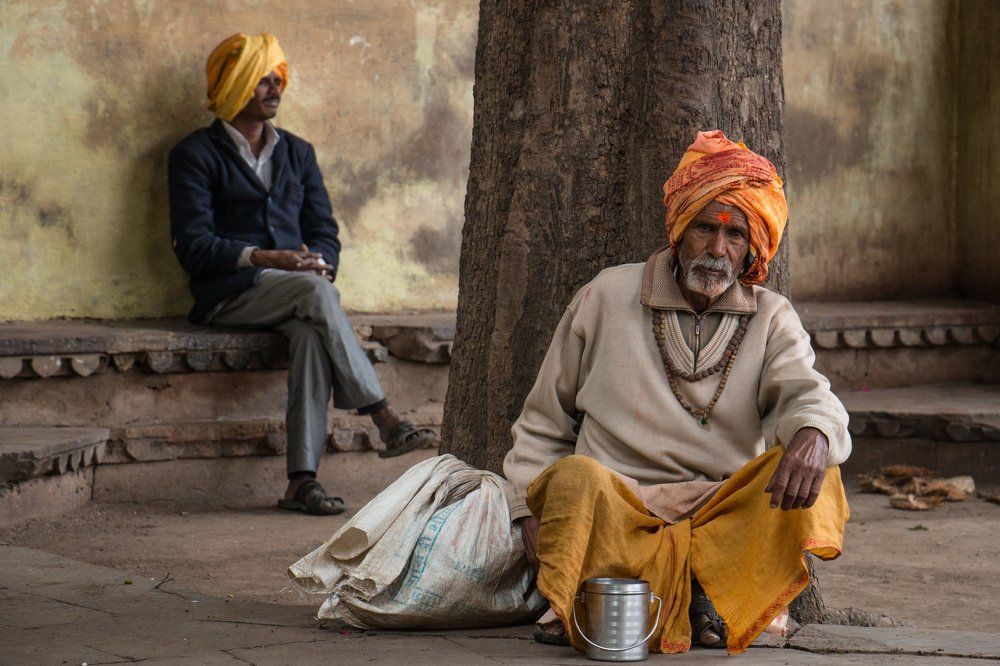 Люди в храме