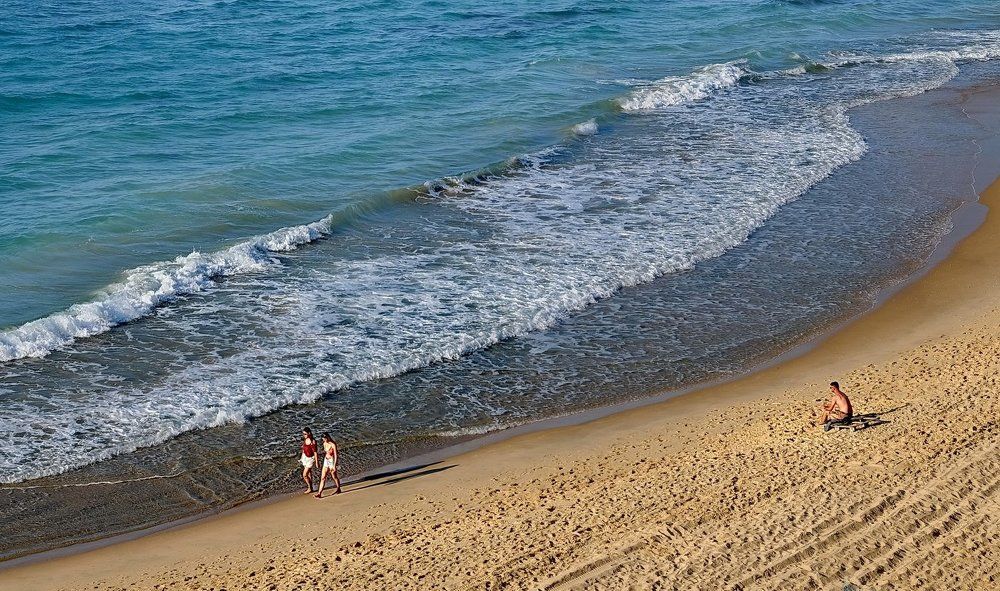 Нобрьским днем...