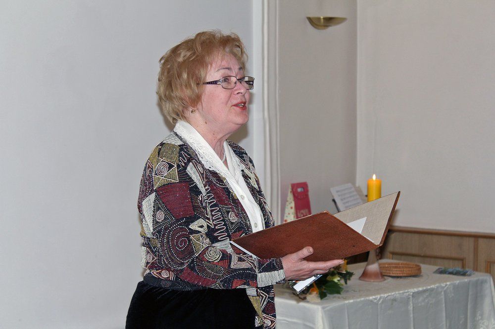 Автор читает стихи...