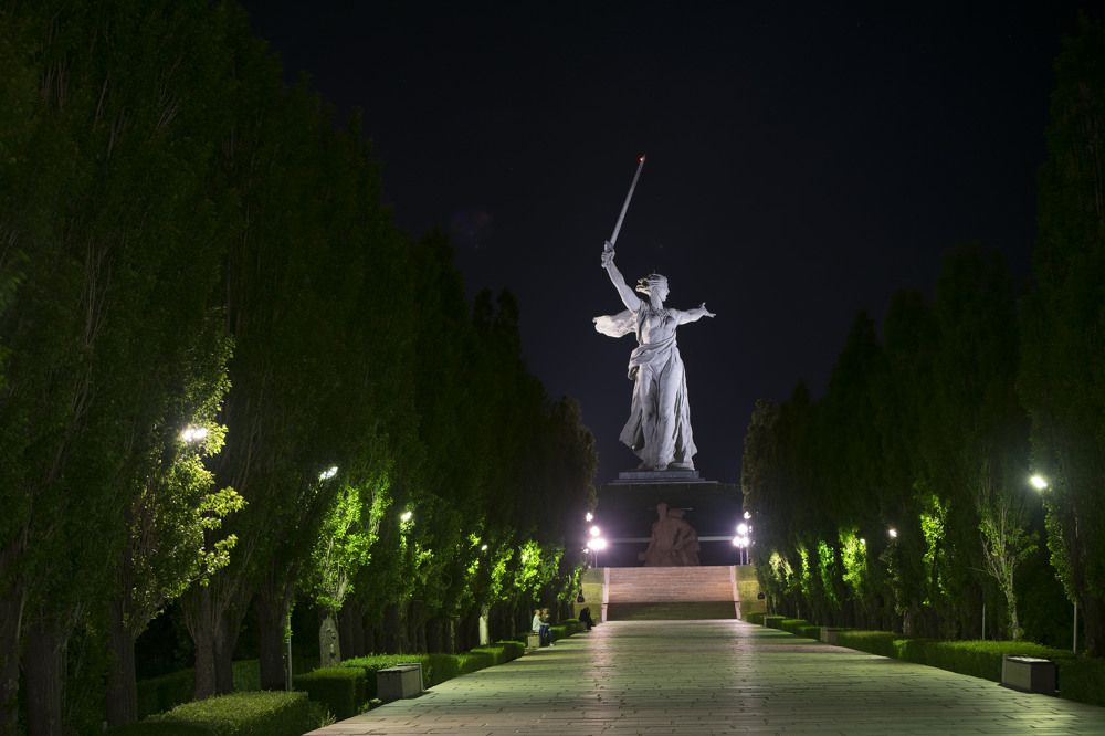 На Мамаевом кургане - тишина