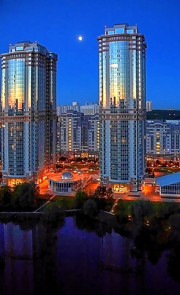 Луна на Юга- западе...