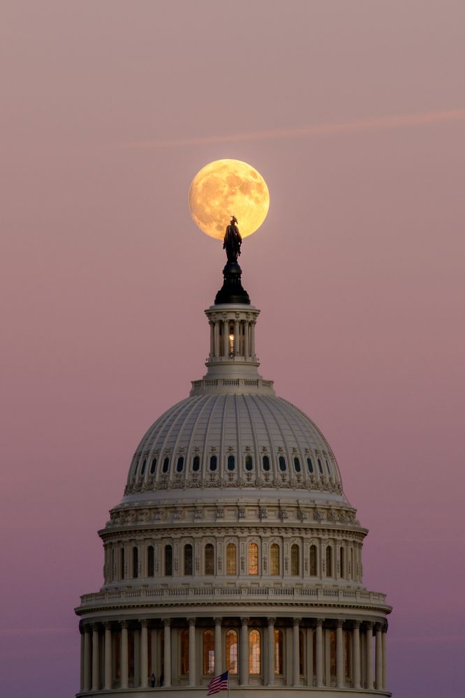 Moon over the Congress