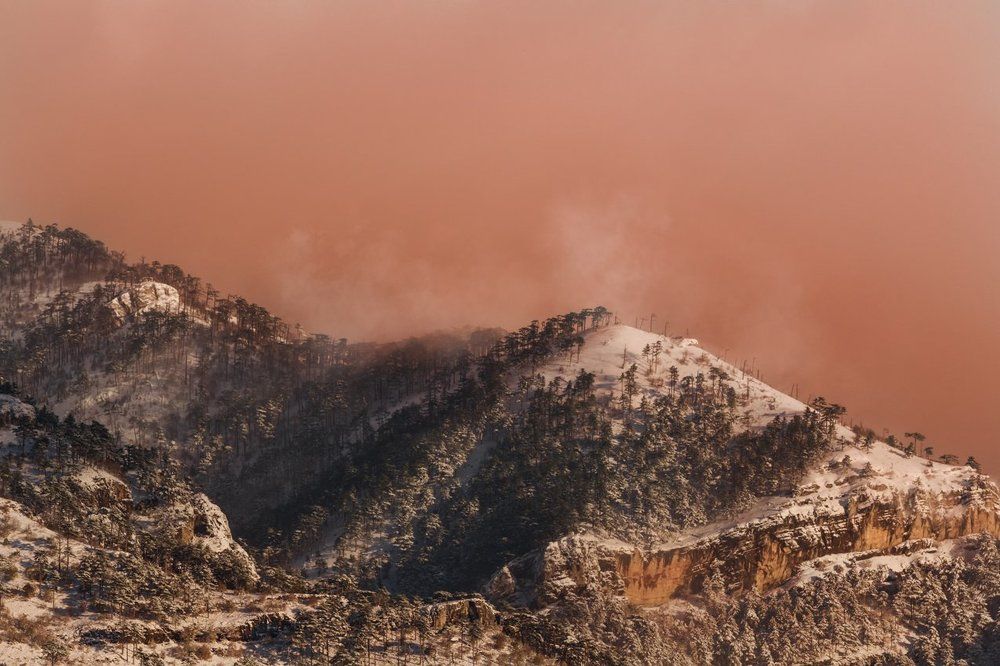 Заря в горах Крыма