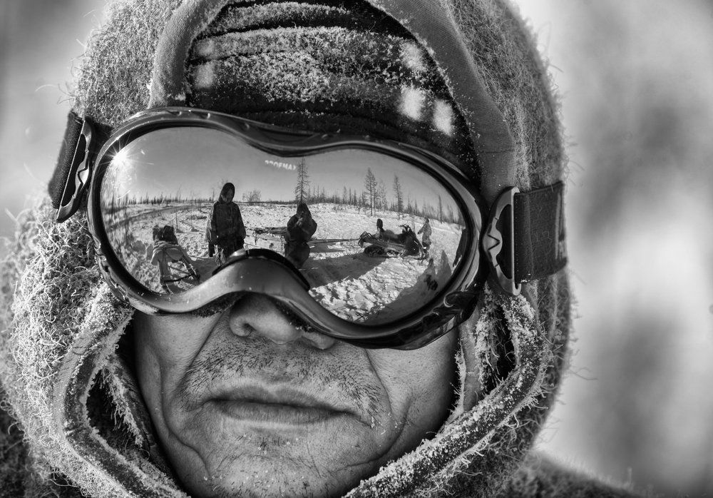 В его глазах