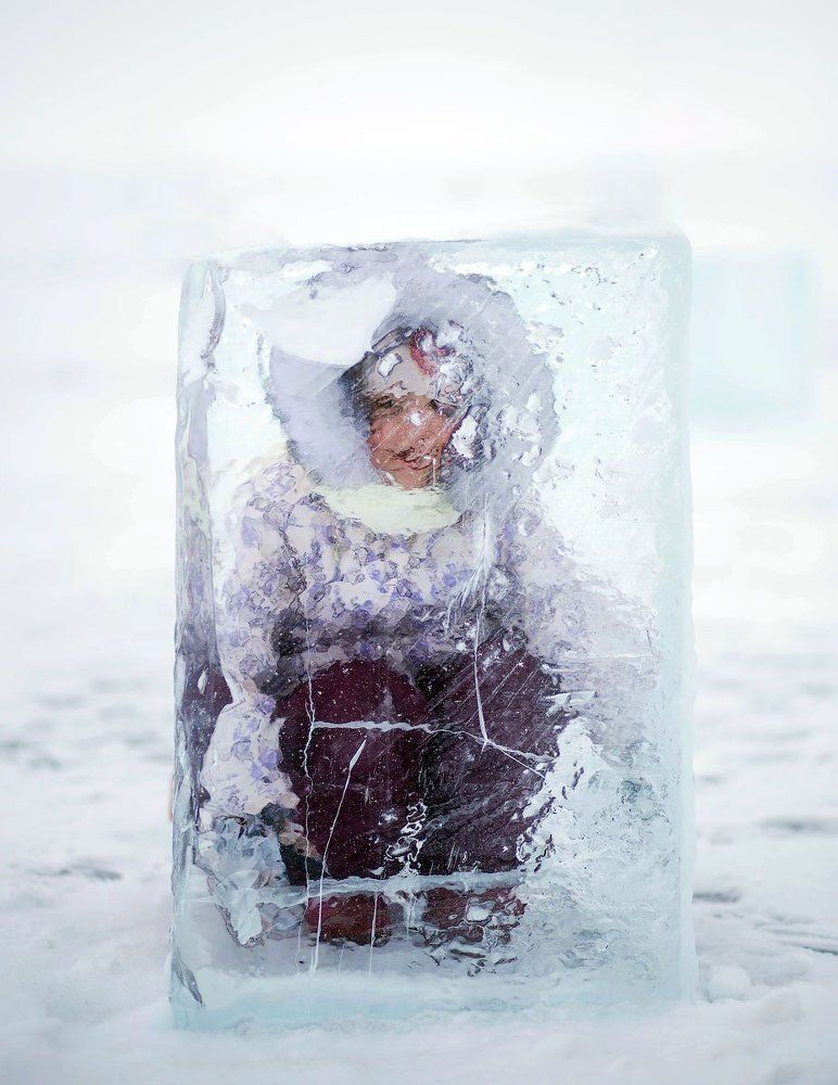 замерзшая во льду