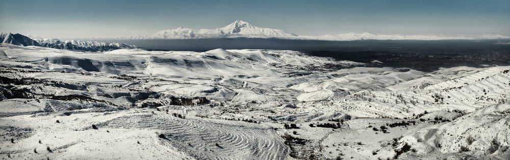 Величественная гора Арарат.