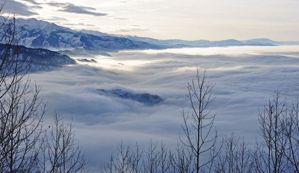 Солнце над туманом