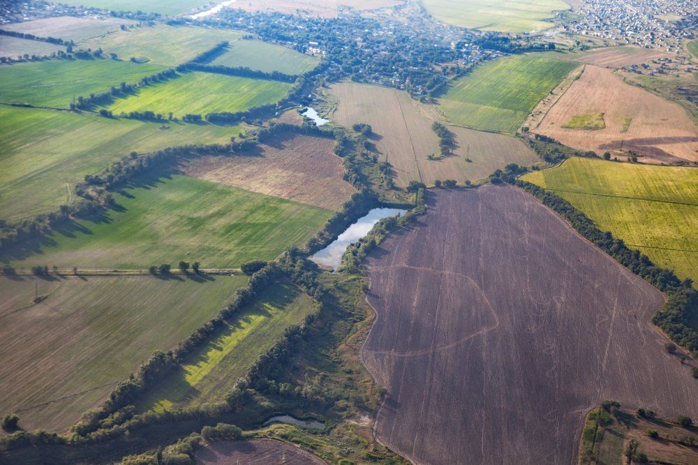 Вид с птичьего полета вблизи города Алматы