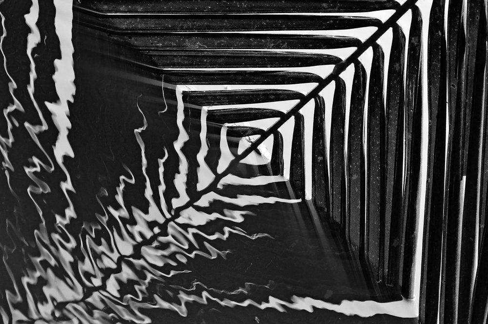 PATTERN OF WAVES AND REFLECTION