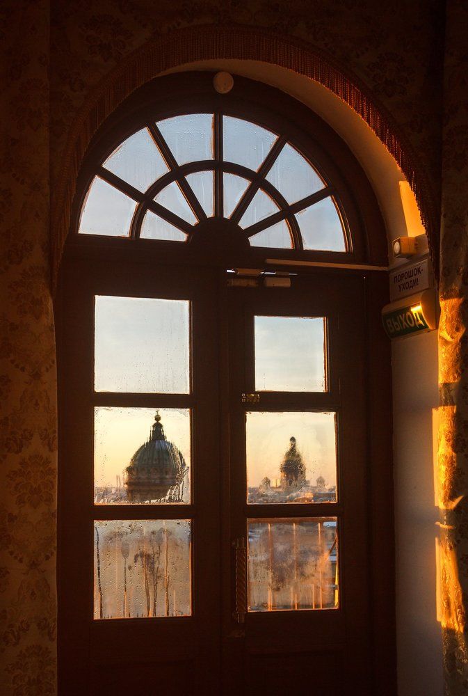 Два храма в одном окне