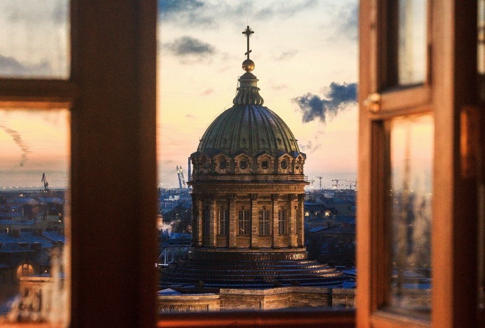 А из нашего окошка