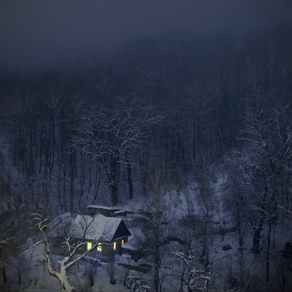 Жила зима в избушке