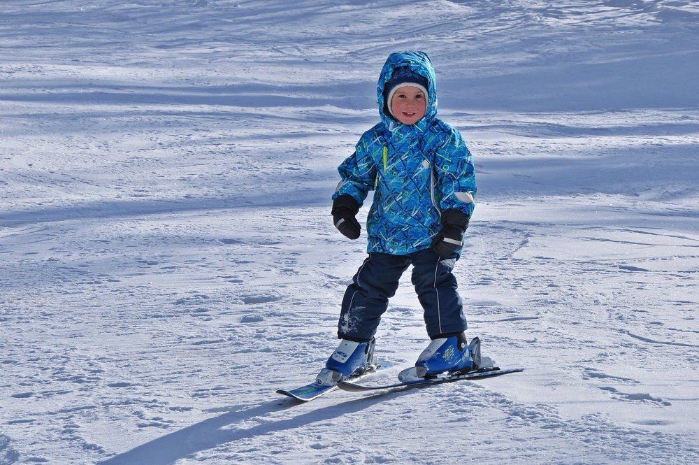 Маленький горнолыжник