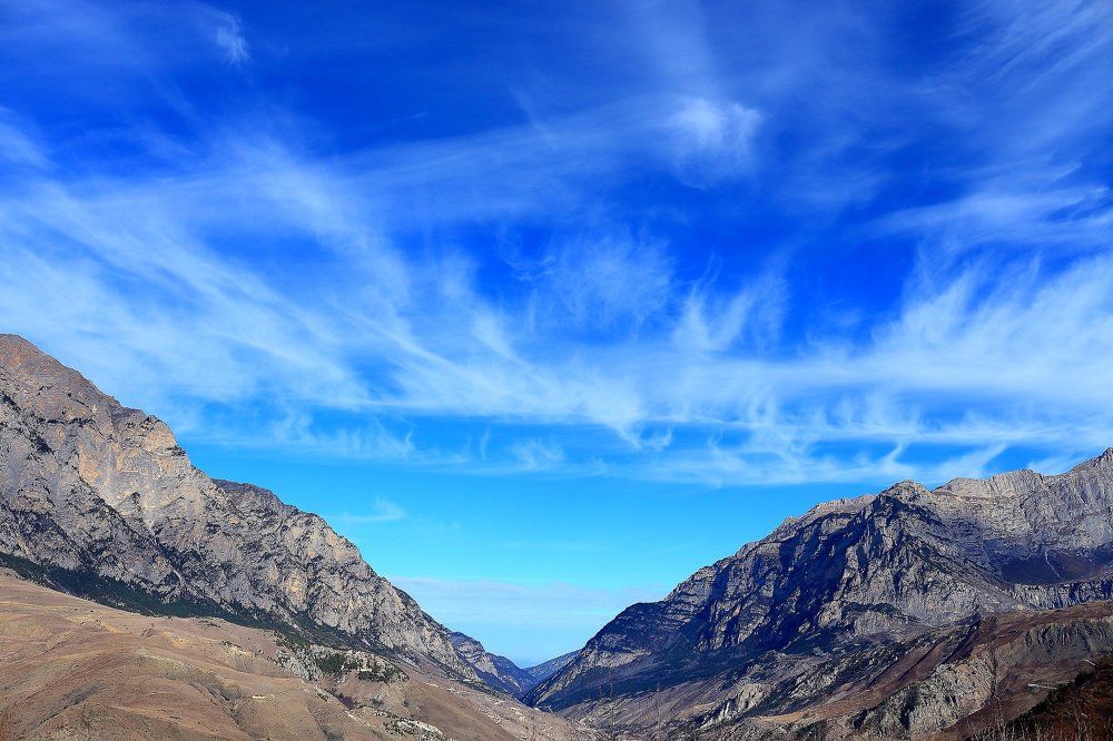 Под небом голубым