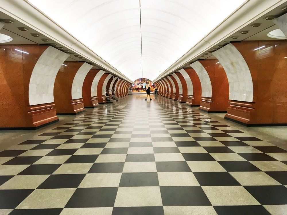 человек в метро